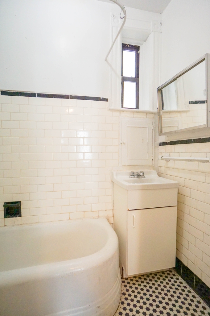 338 East 5th Street - Photo 4