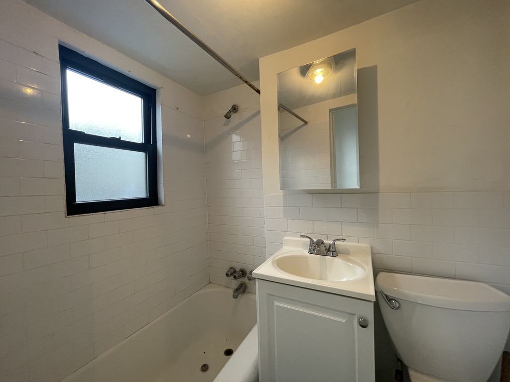 293 Wyckoff Avenue - Photo 5