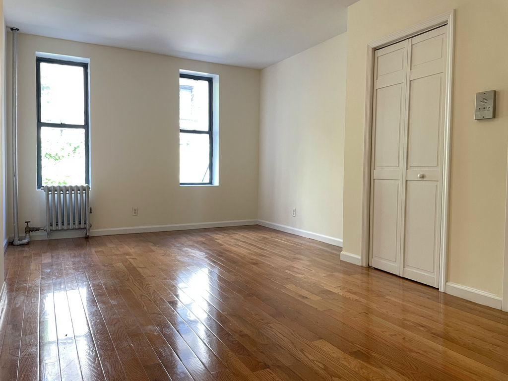 425 East 114th Street - Photo 4