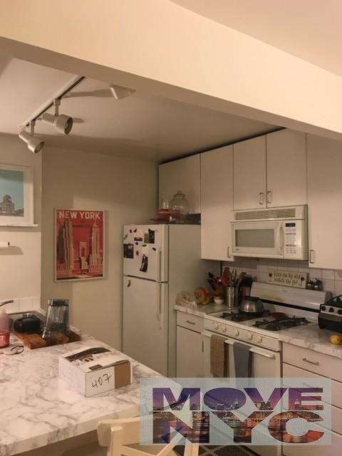 190 East 7th Street - Photo 2