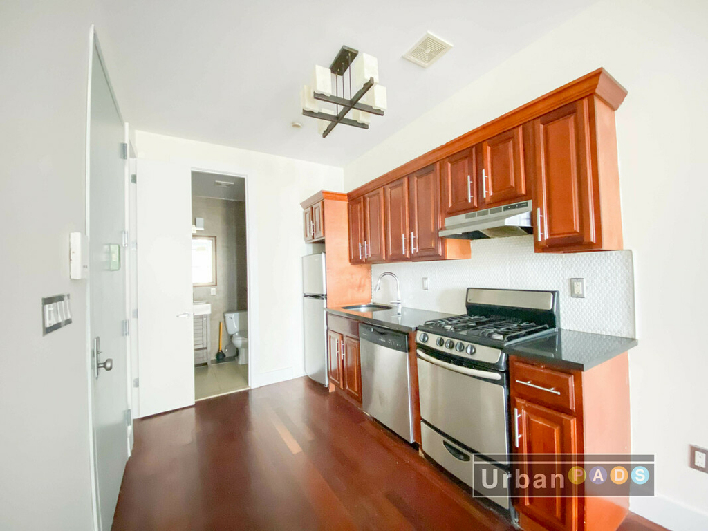 132 Grattan Street - Photo 2