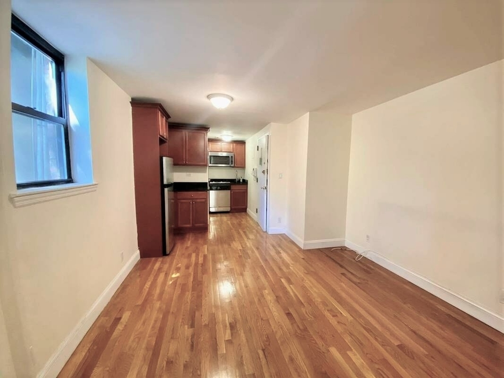 278 East 10th Street - Photo 1