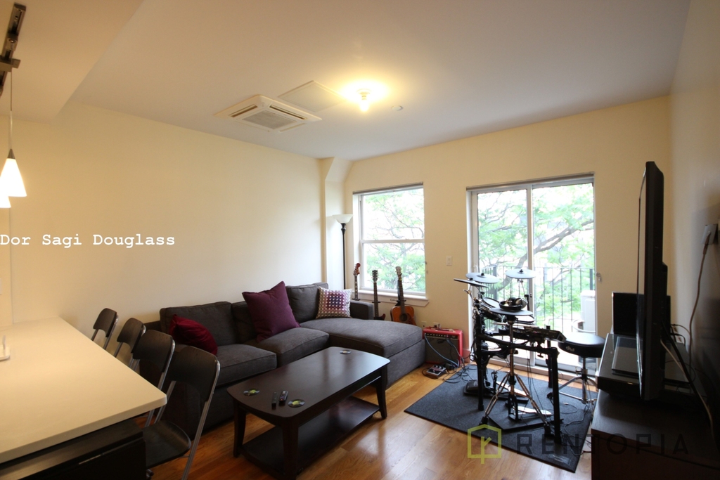 246 Union Avenue - Photo 1