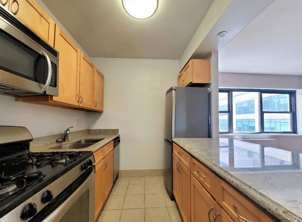 301 East 47th Street #6N - Photo 4