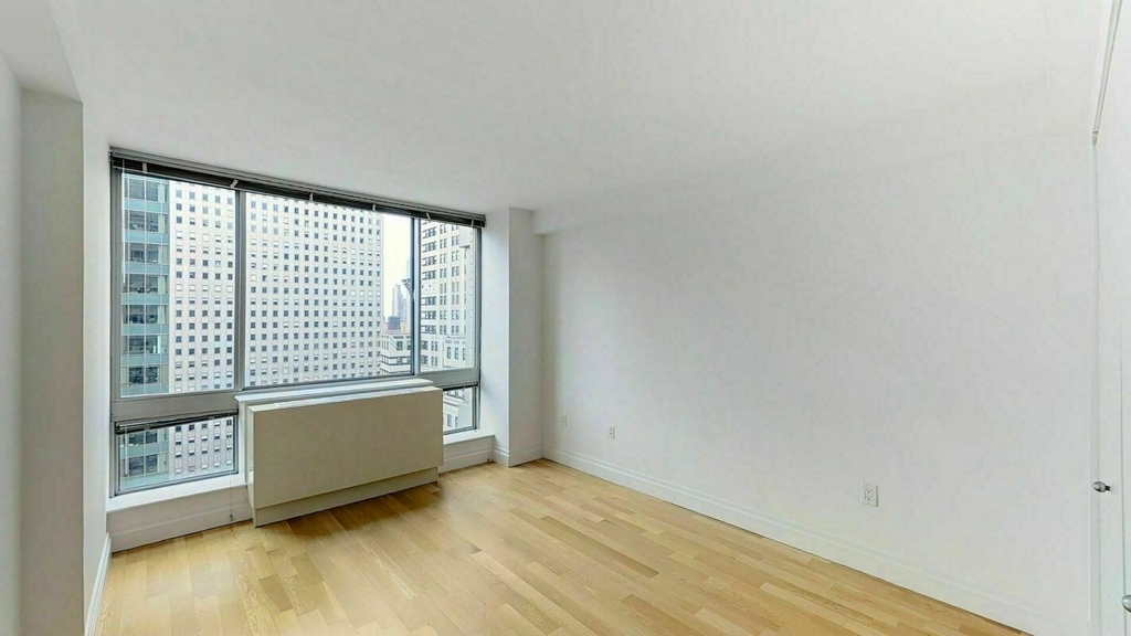 E 44th St - NO FEE - Luxury Building - Photo 3