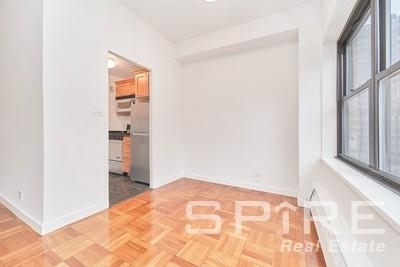 East 55th Street - Photo 1