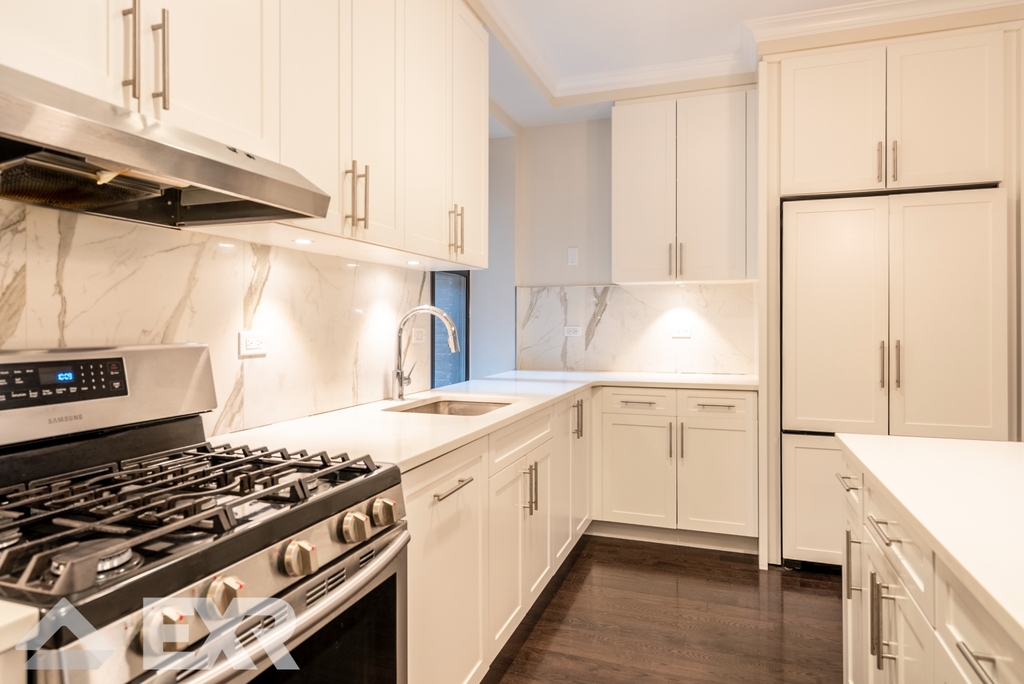 526 West 111th Street - Photo 5