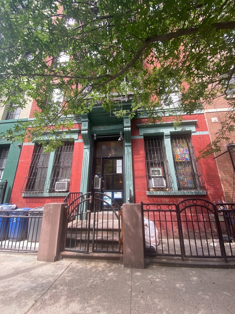 607 East 11th Street - Photo 8