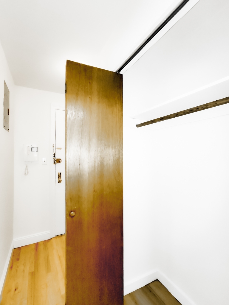 130 East 24th Street - Photo 5