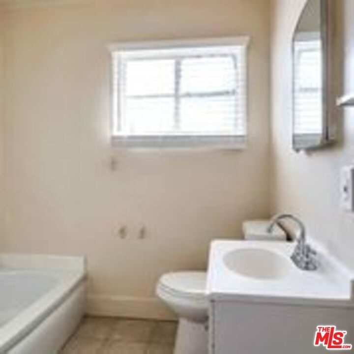 4063 Abourne Rd - Photo 4