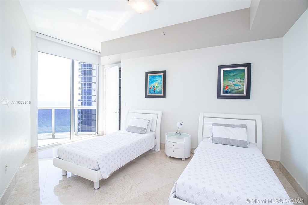 15901 Collins Ave - Photo 93
