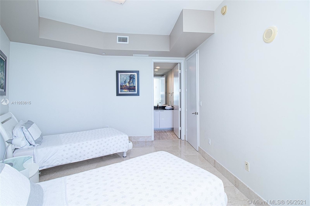 15901 Collins Ave - Photo 82