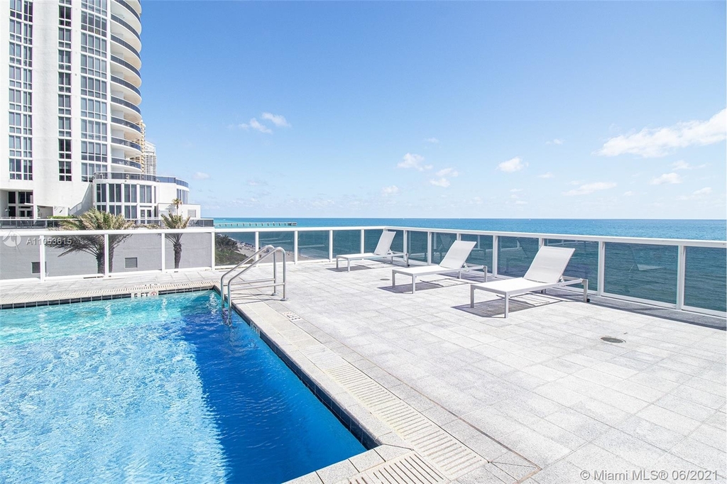 15901 Collins Ave - Photo 125