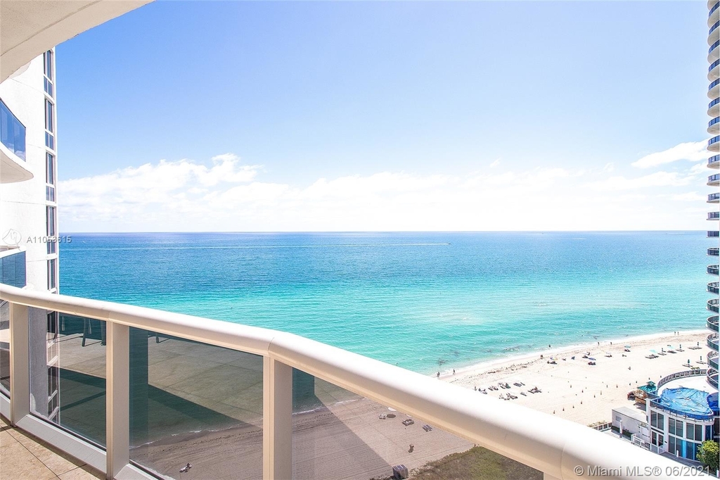 15901 Collins Ave - Photo 9