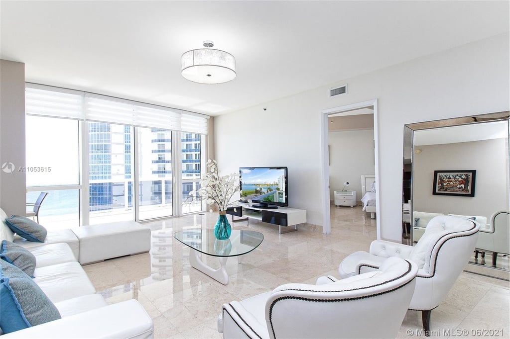 15901 Collins Ave - Photo 3