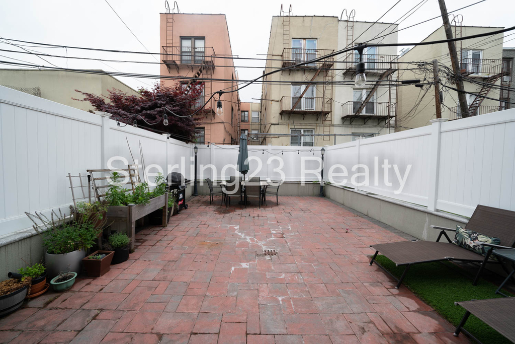 21-8 Steinway Street - Photo 9