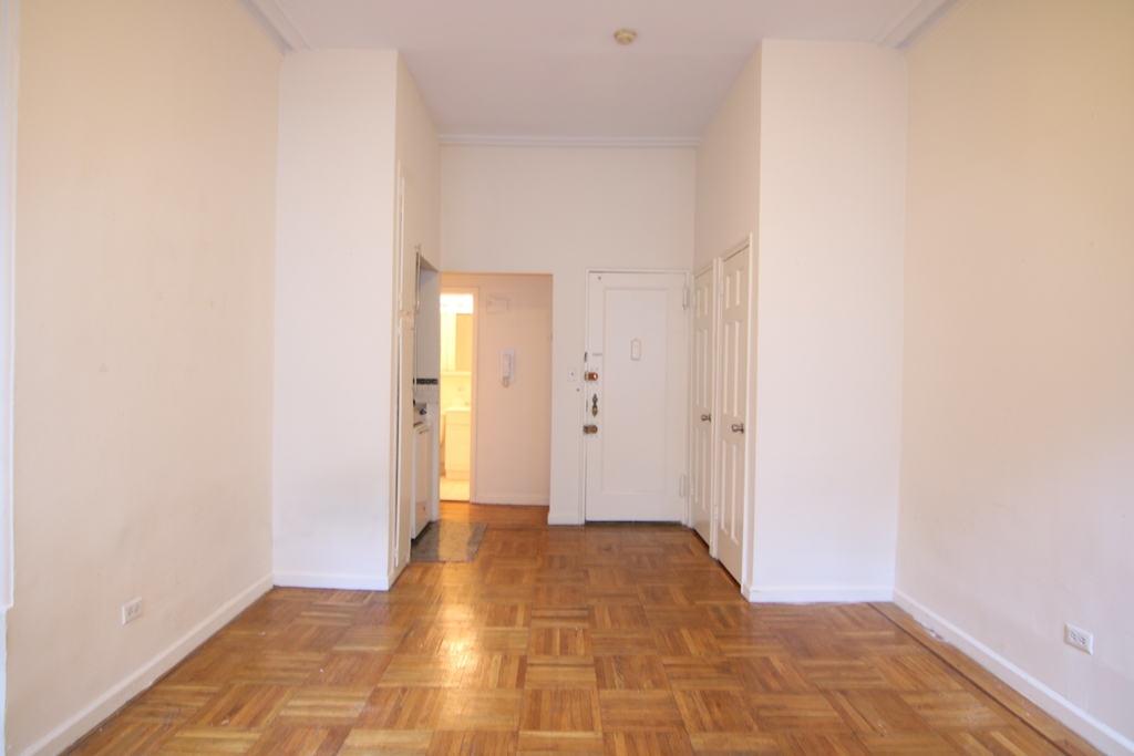 116 West 69th Street - Photo 1