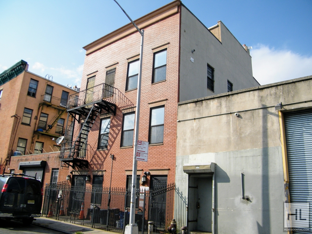 West 9th Street - Photo 3