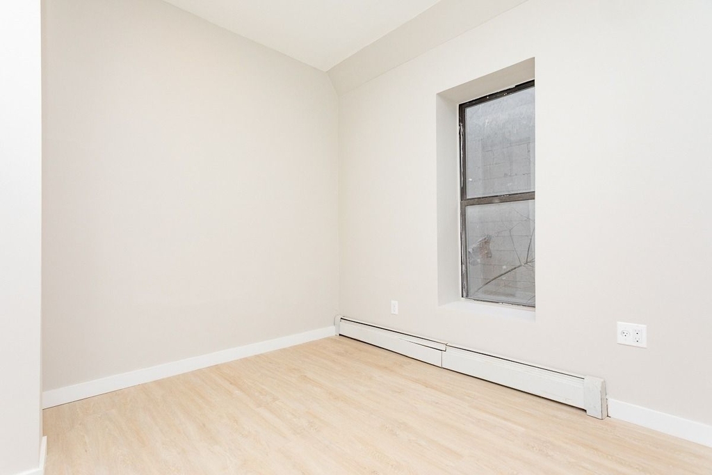 879 Dekalb Avenue - Photo 3