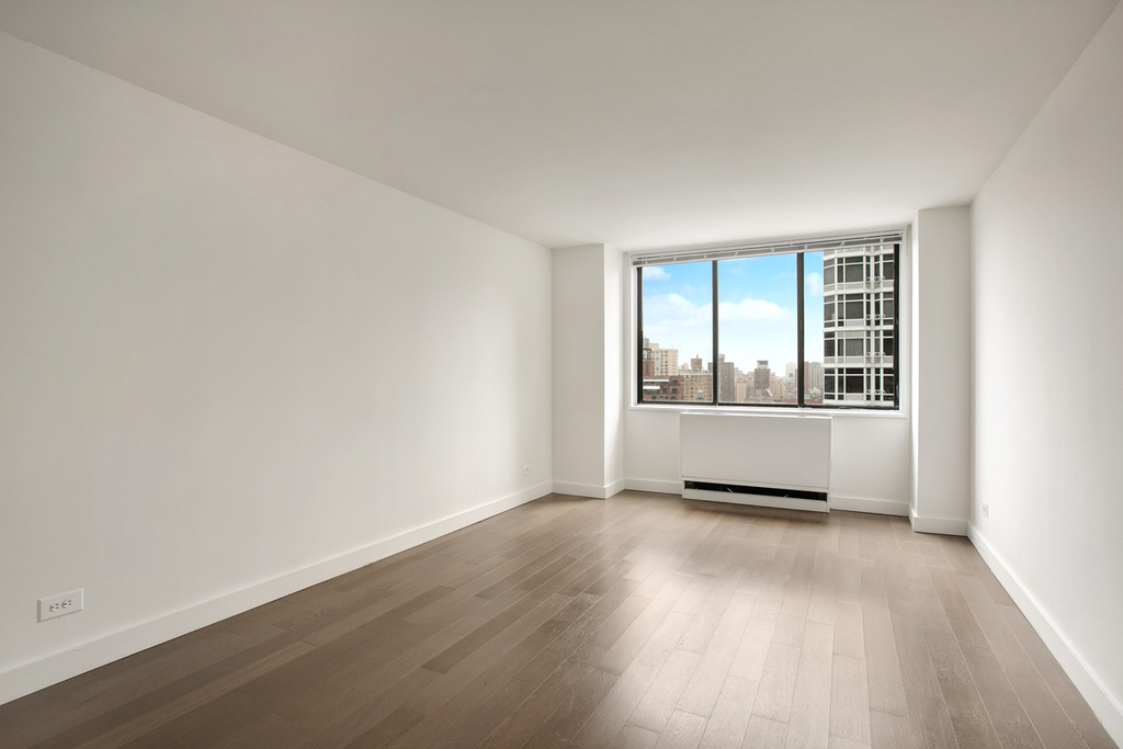 200 East 33rd Street - Photo 4