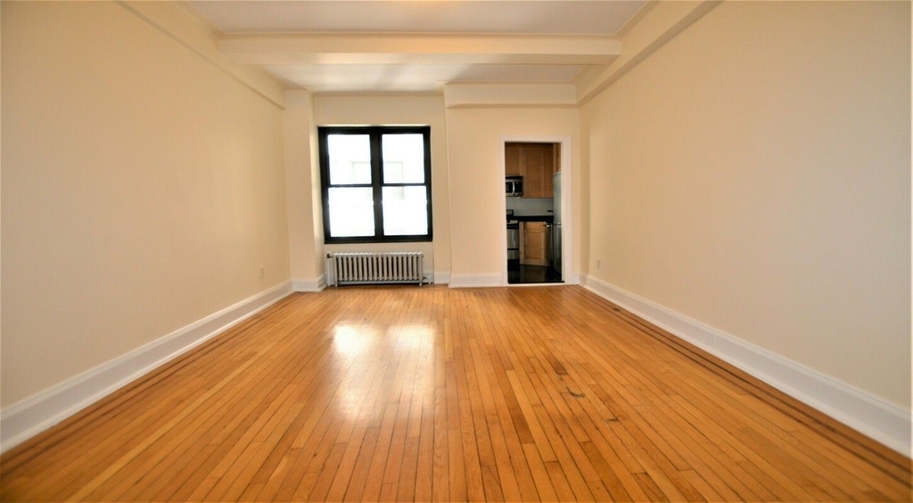 2nd Avenue - Photo 3