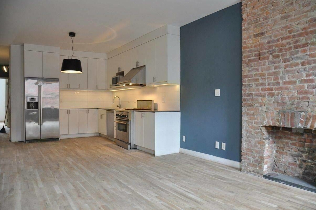 105 Ralph Avenue - Photo 0