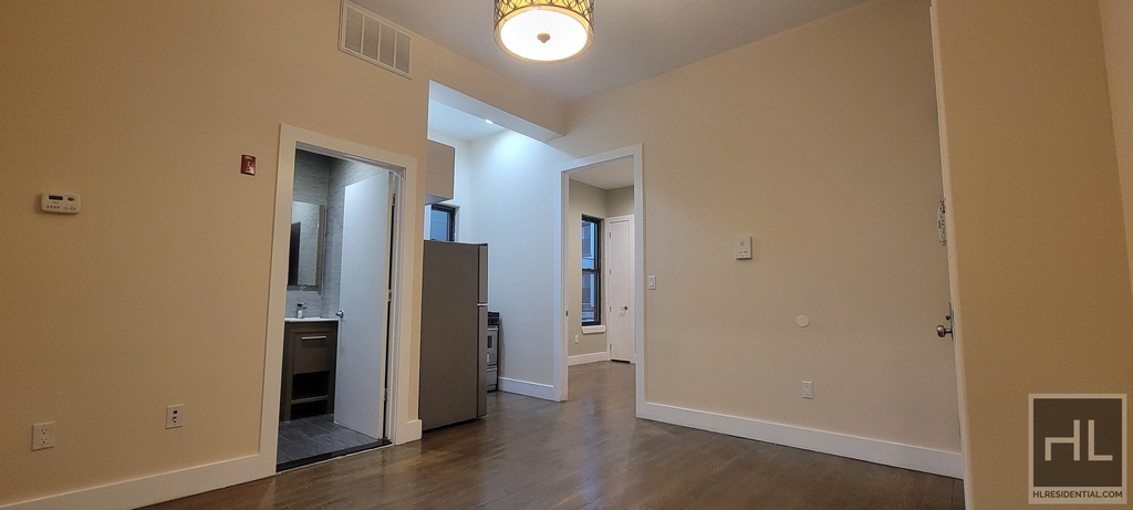 406 Evergreen Avenue - Photo 1