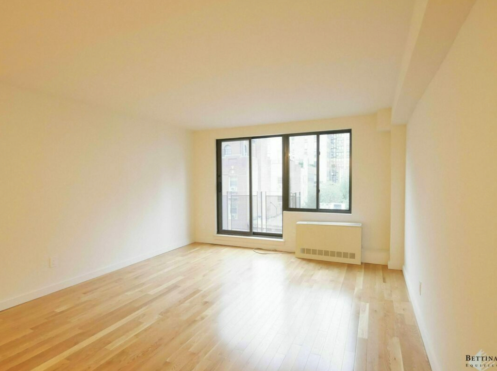 151 Lexington Avenue - Photo 2