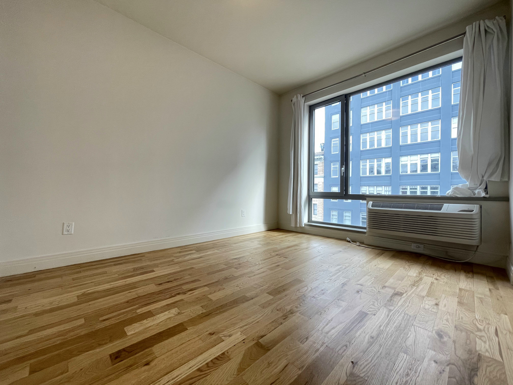 53 Broadway - Photo 3