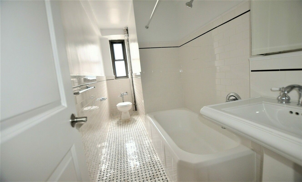 141 East 56th Street - Photo 3