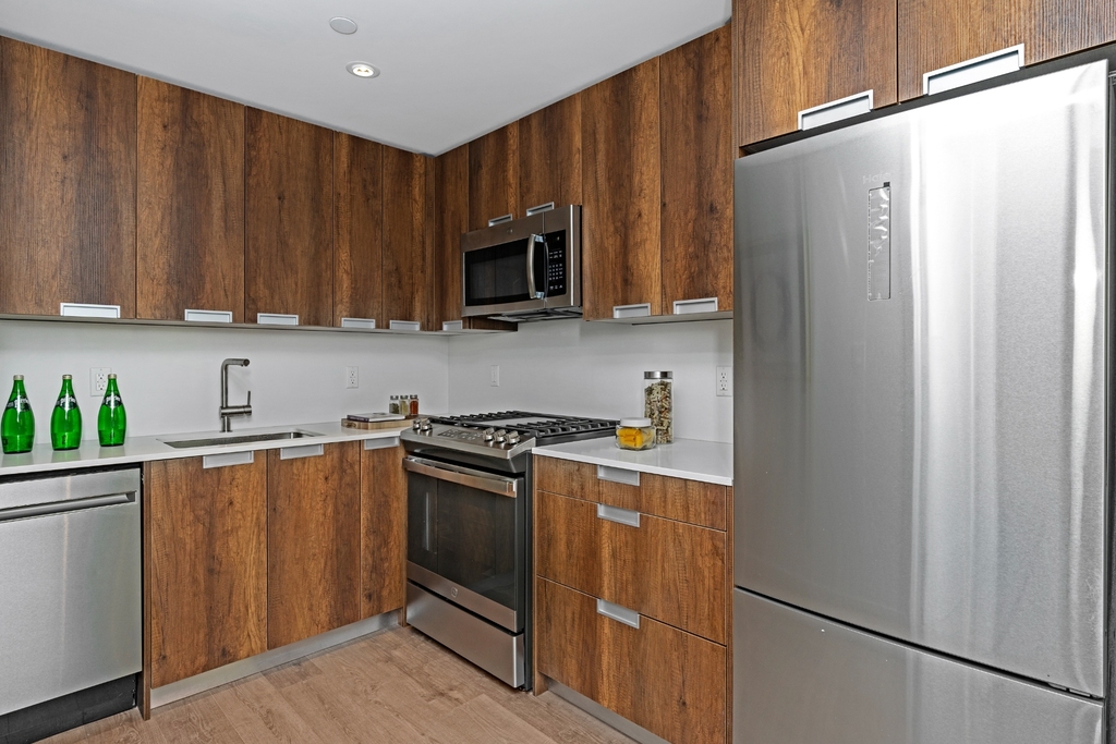 350 West 45th Street - Photo 2