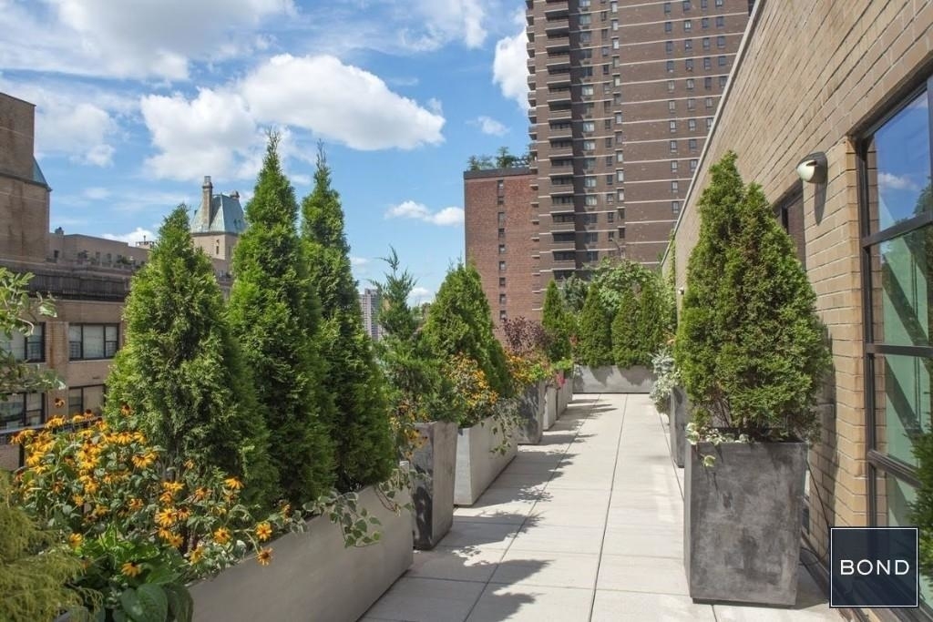 West 58th Street - Photo 9