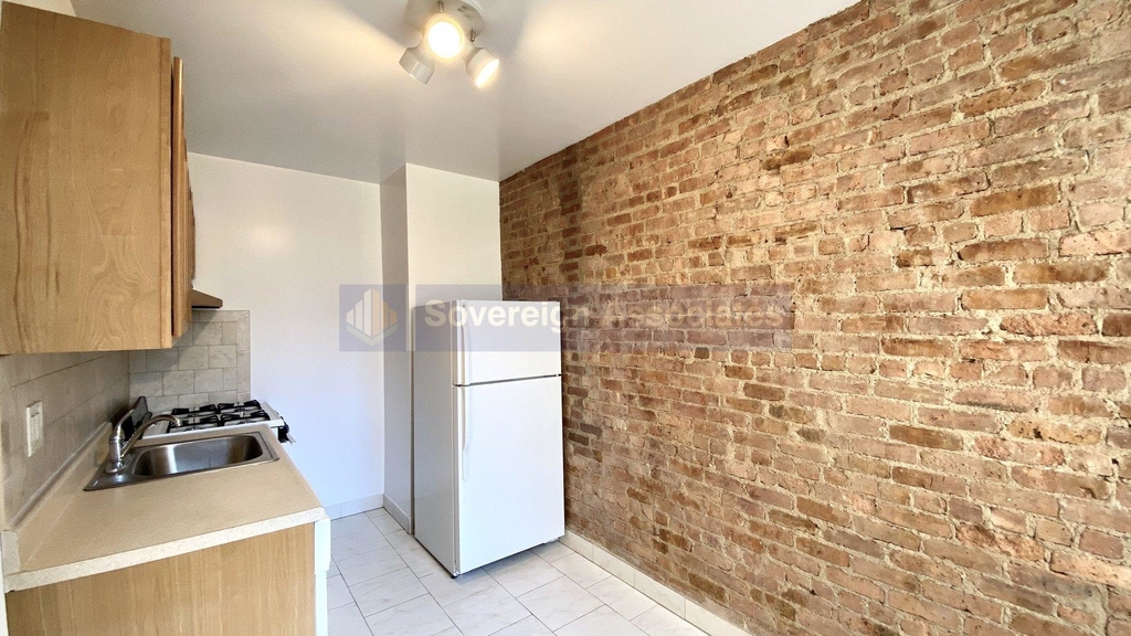 10 Adrian Avenue - Photo 3