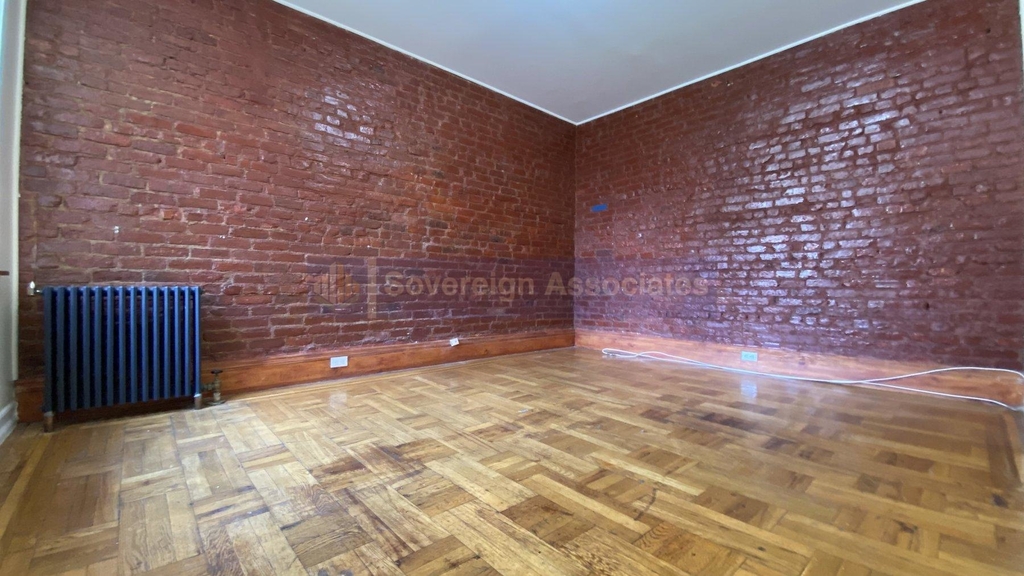 10 Adrian Avenue - Photo 1