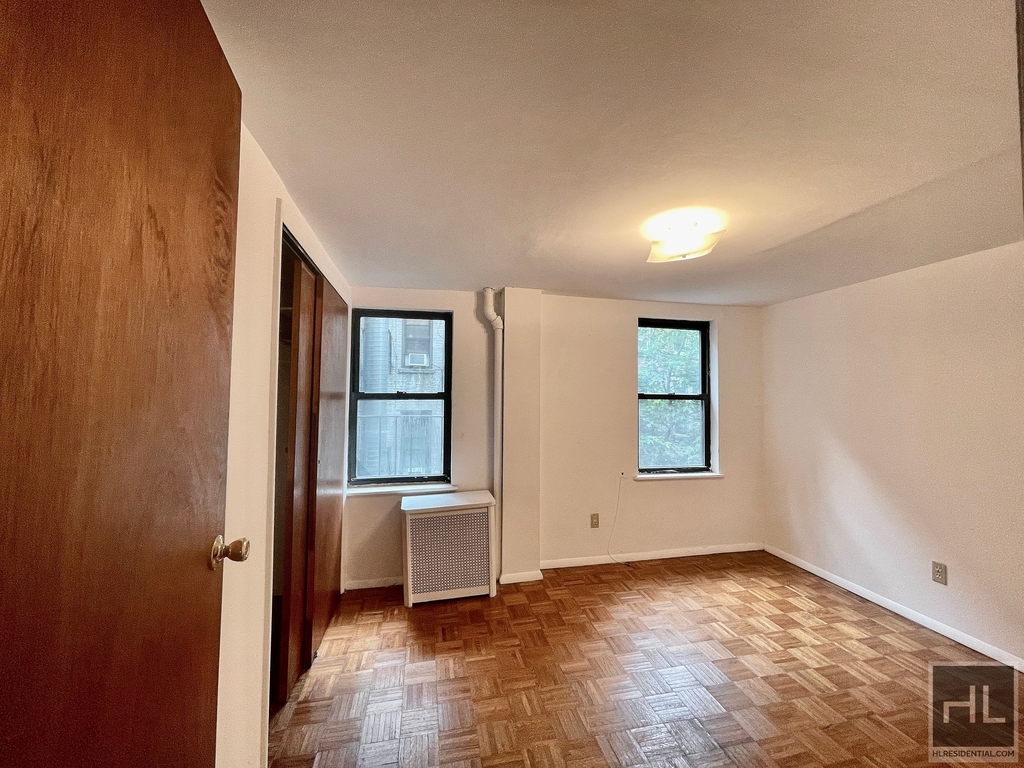 341 East 5 Street - Photo 3