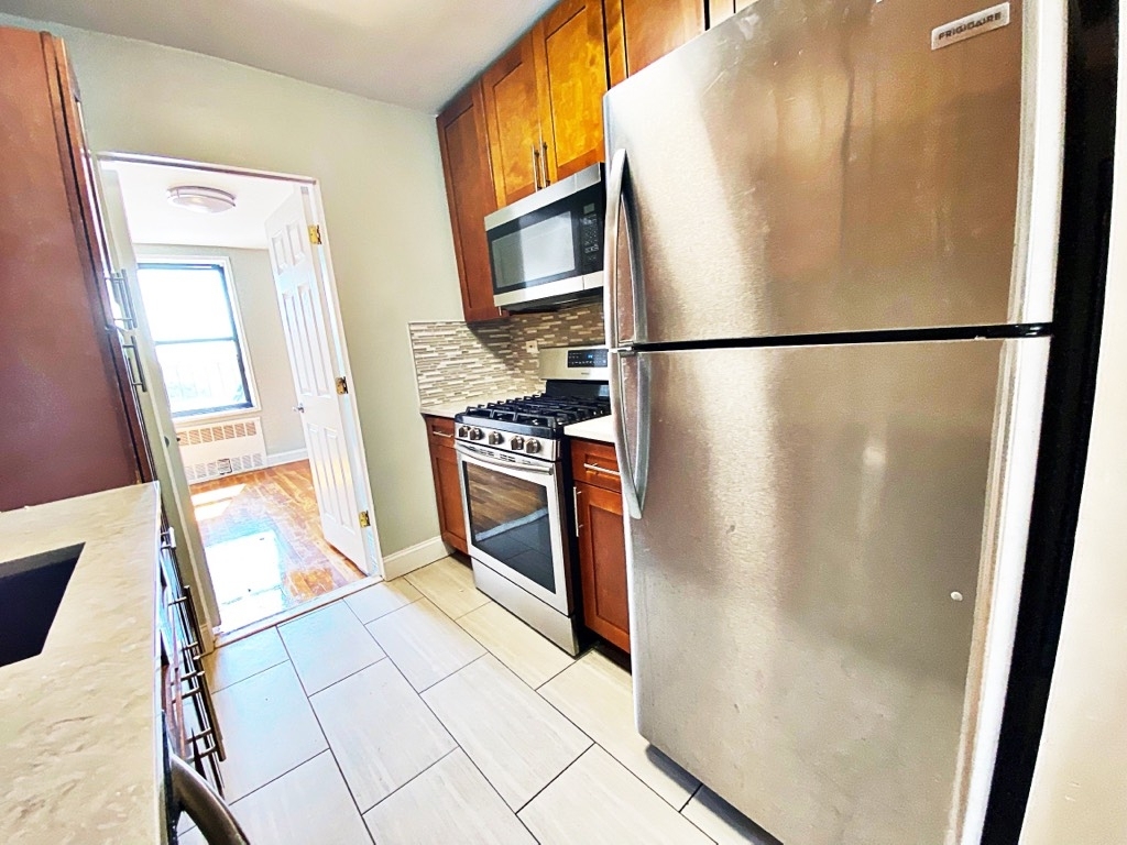 2475 East 11th Street - Photo 5