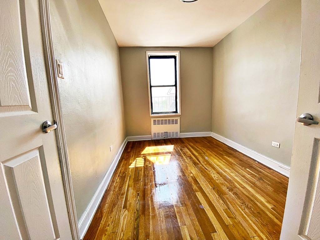 2475 East 11th Street - Photo 6