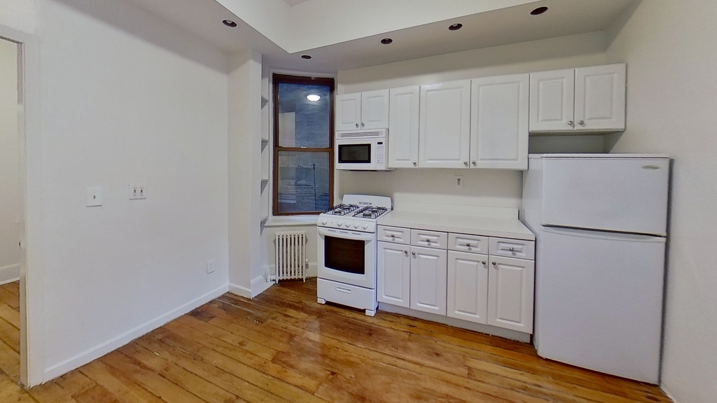 521 Hudson Street - Photo 1