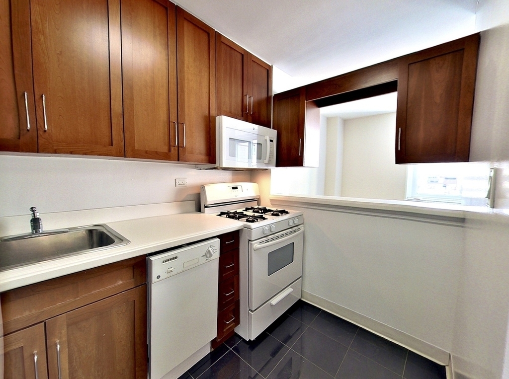 400 East 71st Street #9U - Photo 2