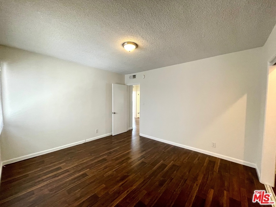 11727 Mayfield Ave - Photo 40