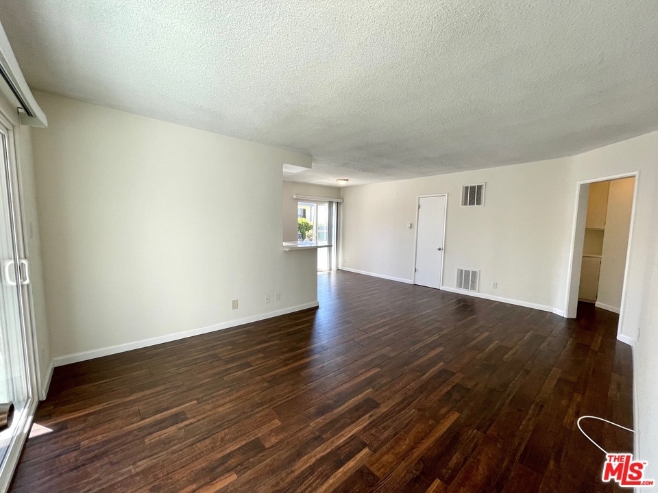 11727 Mayfield Ave - Photo 3