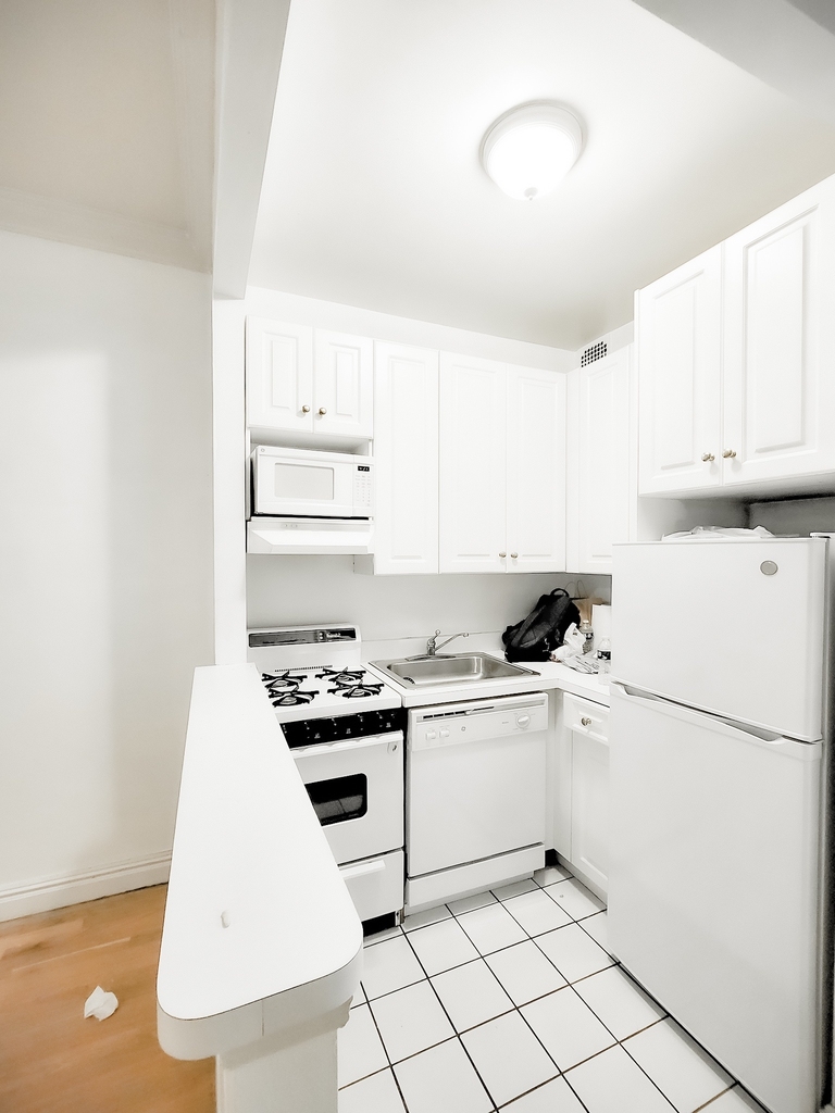 417 West 56th Street - Photo 3