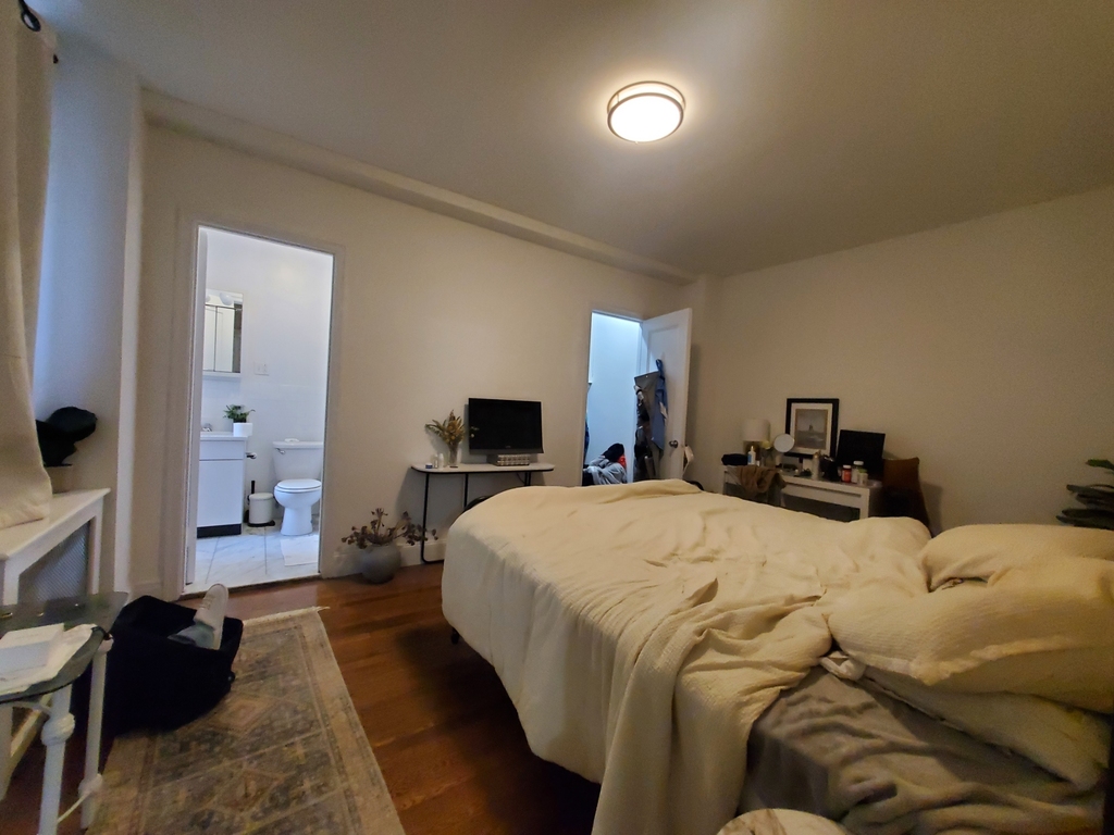 140 East 46th Street - Photo 3