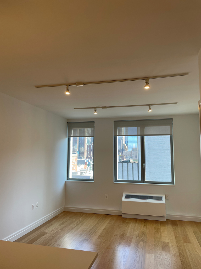 550 West 54th Street - Photo 10