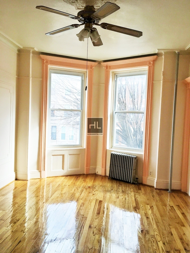 895 Jefferson Avenue - Photo 2