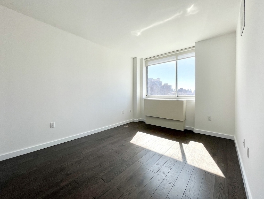 310 East 2nd Street - Photo 3