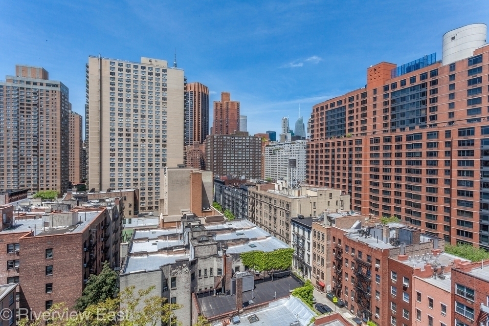 251 East 32nd Street - Photo 3