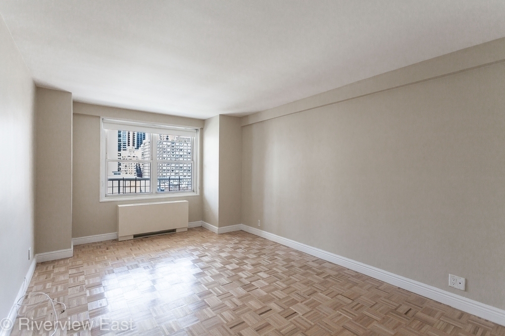 251 East 32nd Street - Photo 5