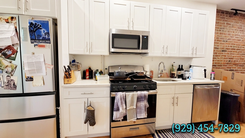 144 Manhattan Avenue - Photo 2