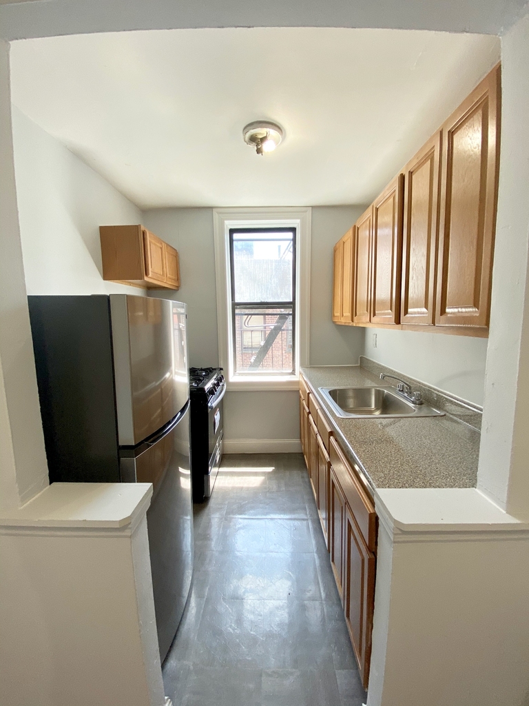 130 East 18th Street - Photo 3